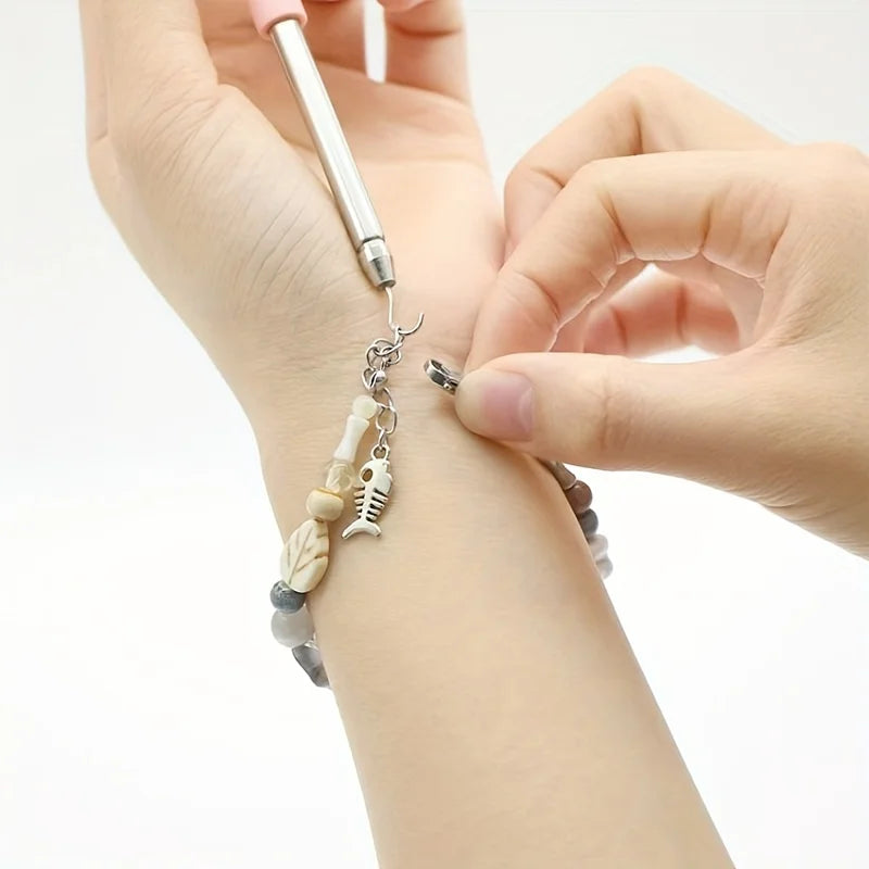 Bracelet Clasp Helper Tool – Easy Jewelry Fastening Aid